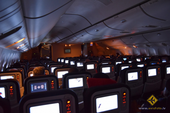 Boeing 777-328/ER